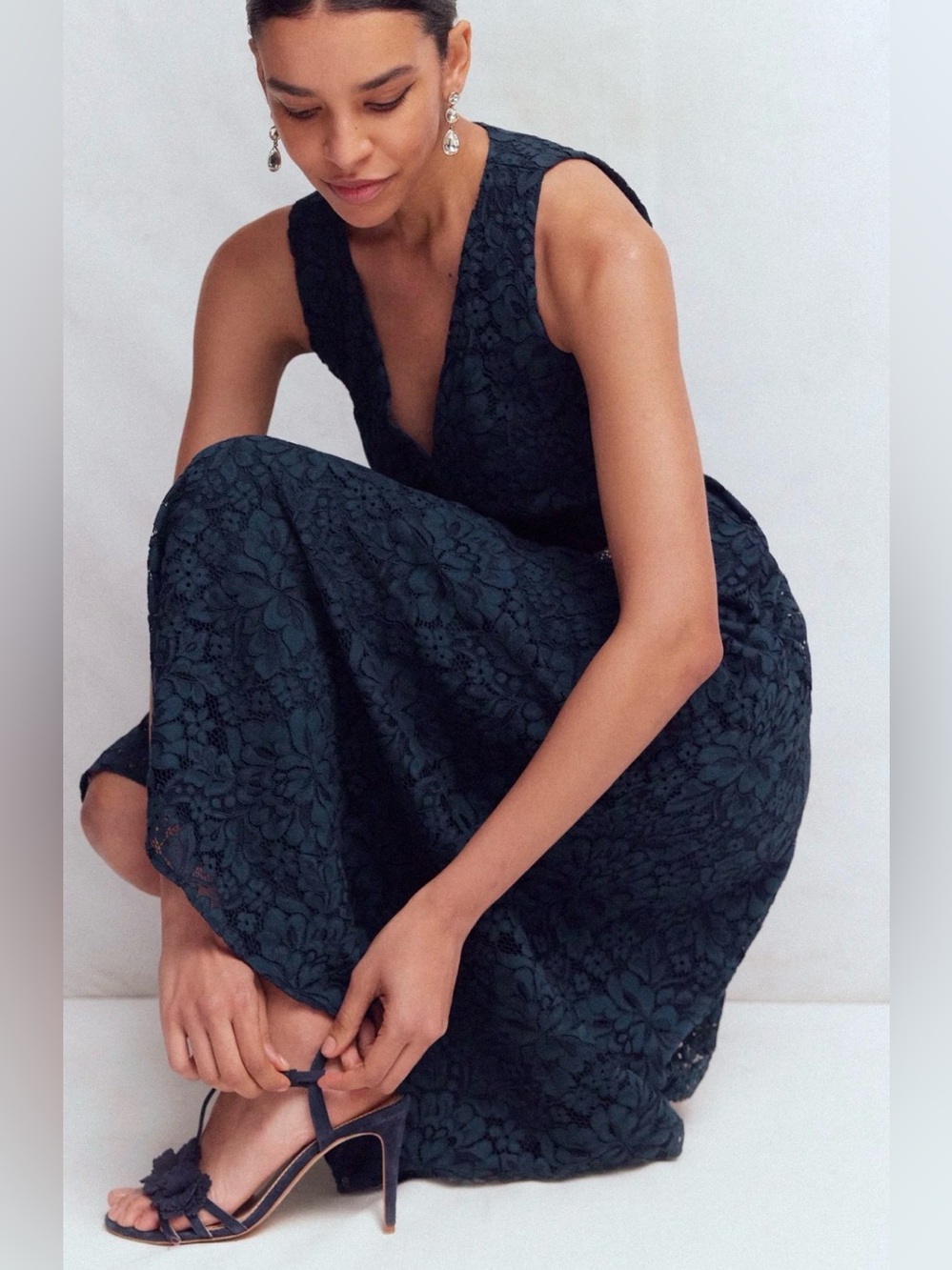 Boden Lace Plunge Neck Panel Dress Navy Size 6 NWT - Picture 3 of 14
